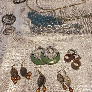 USED BUNDLE OF JEWELRY